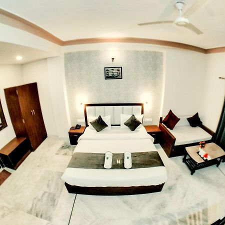 Tripli Udaipur Hotel ภายนอก รูปภาพ