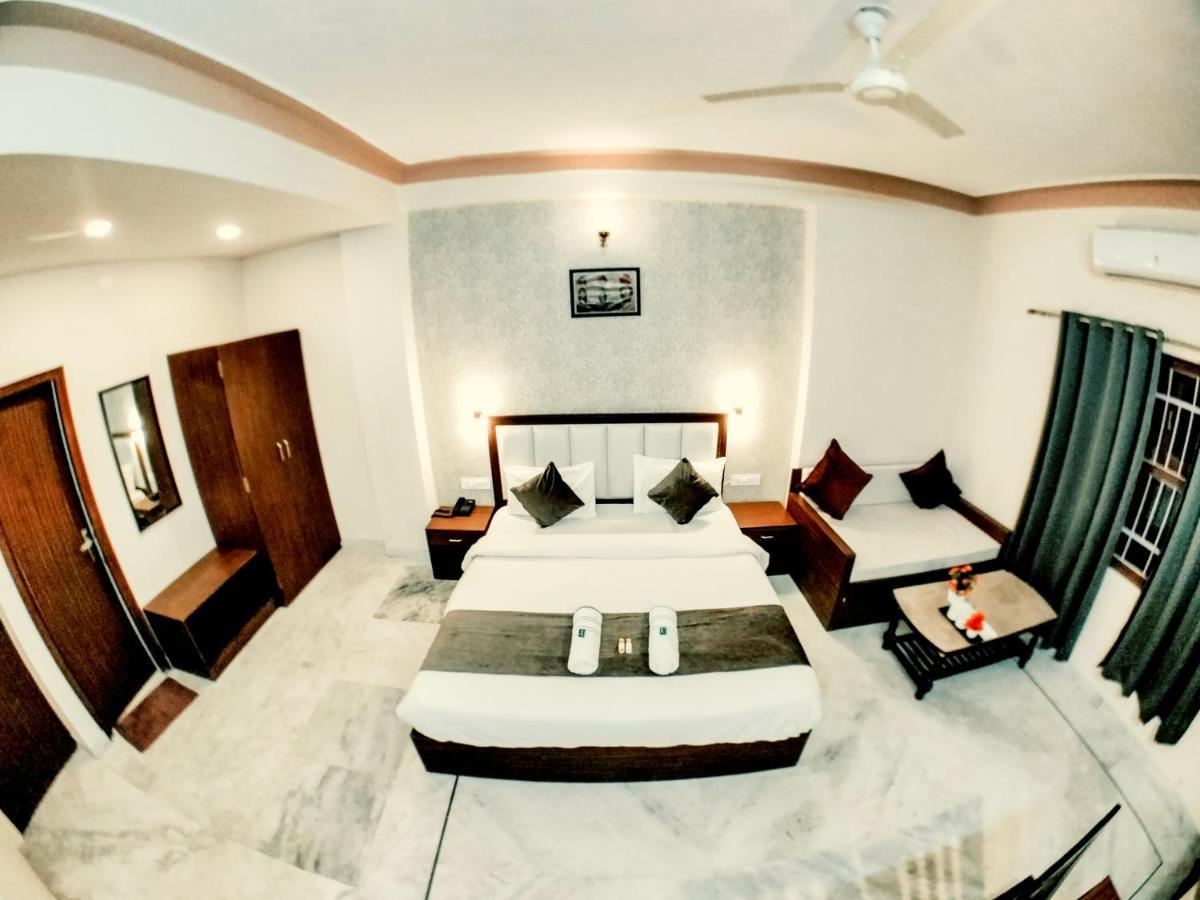 Tripli Udaipur Hotel ภายนอก รูปภาพ