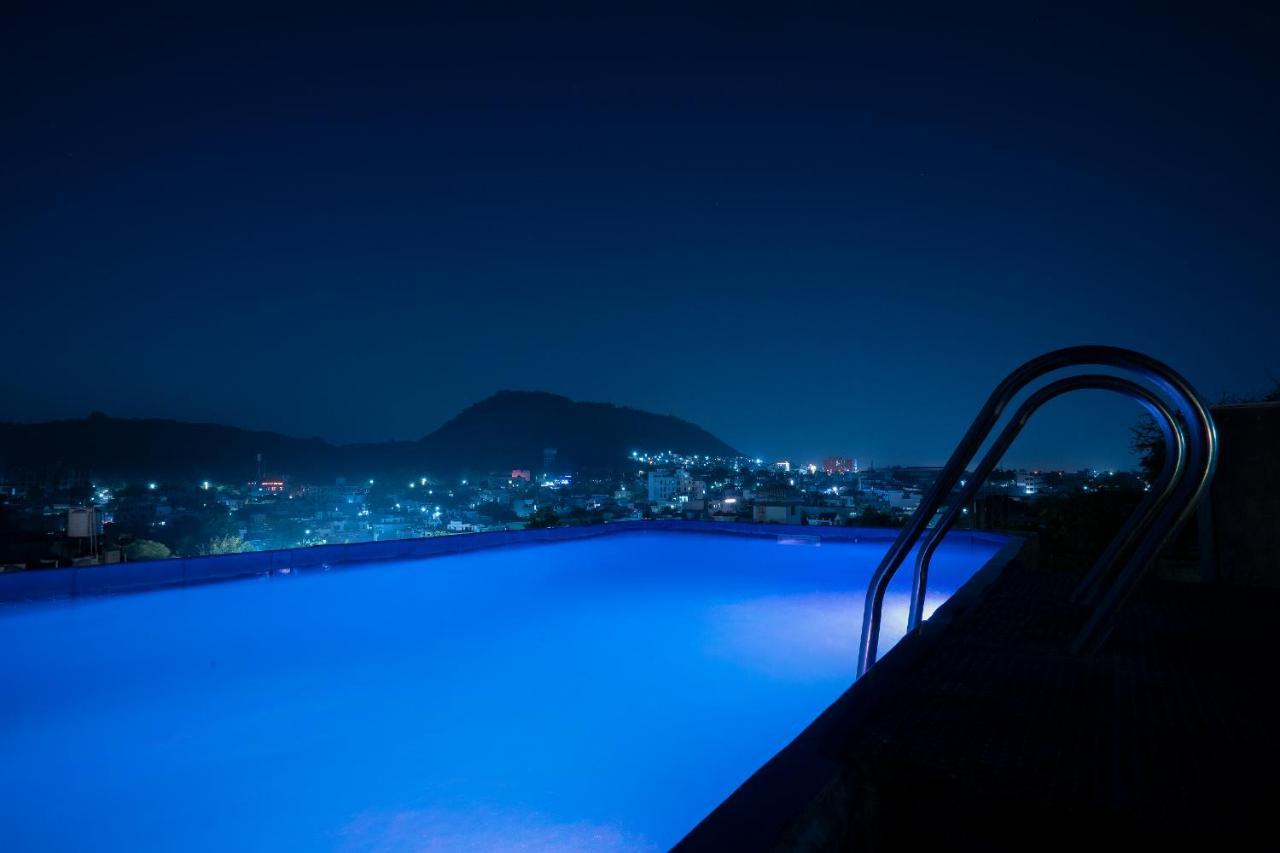 Tripli Udaipur Hotel ภายนอก รูปภาพ