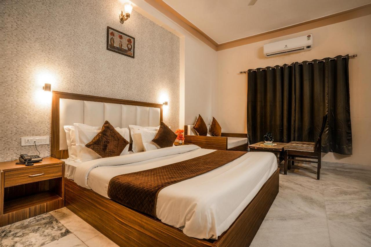 Tripli Udaipur Hotel ภายนอก รูปภาพ