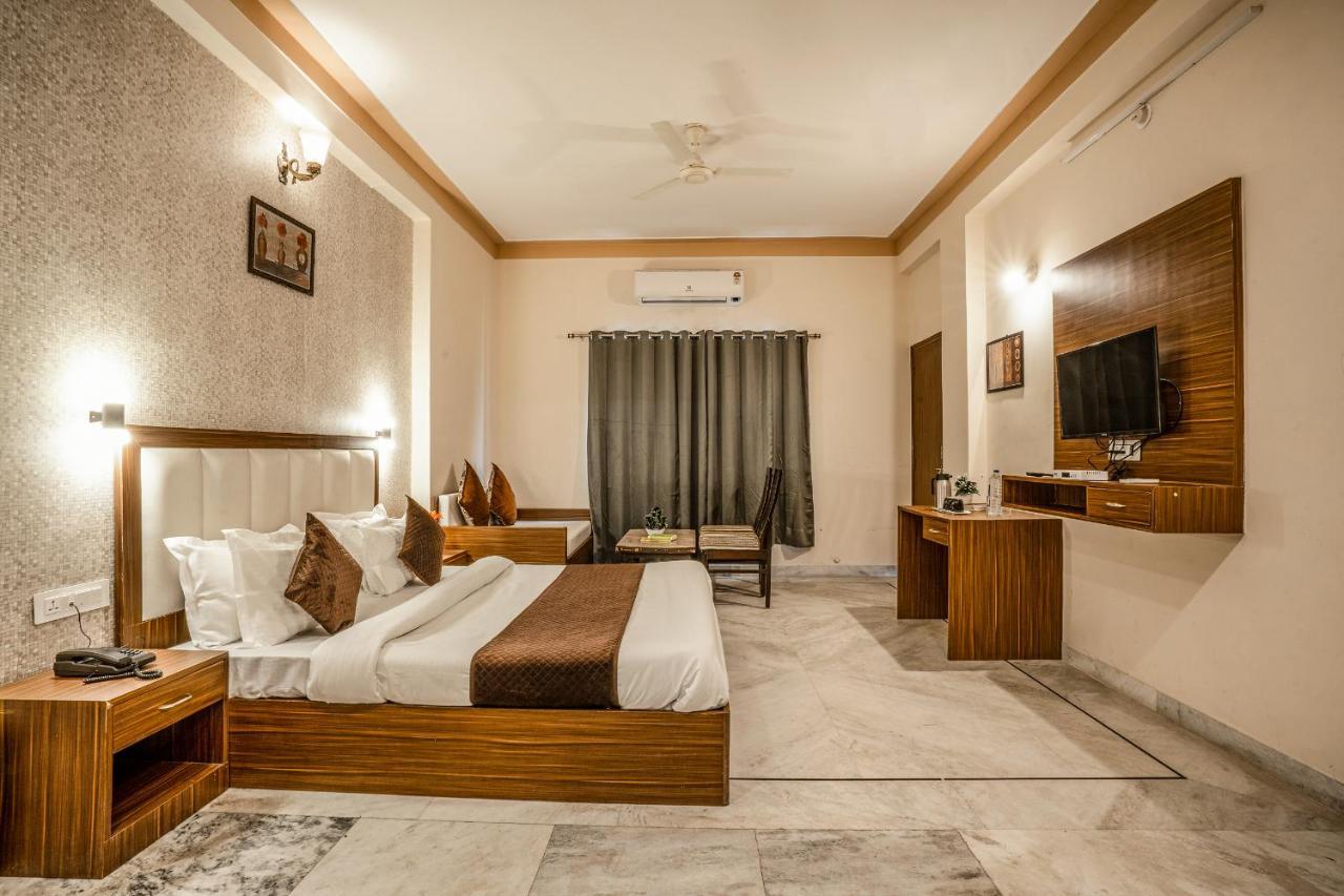 Tripli Udaipur Hotel ภายนอก รูปภาพ
