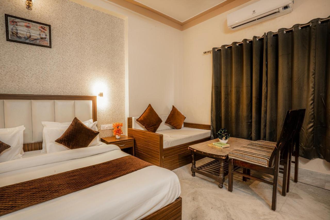Tripli Udaipur Hotel ภายนอก รูปภาพ